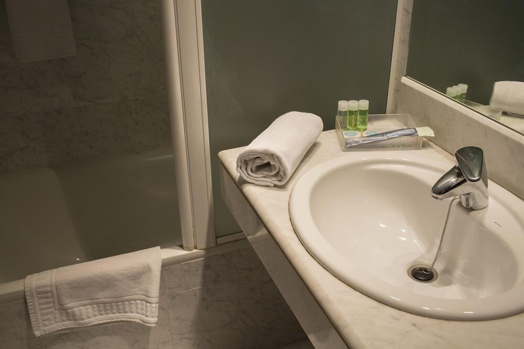 טודלה Hotel Delta מראה חיצוני תמונה
